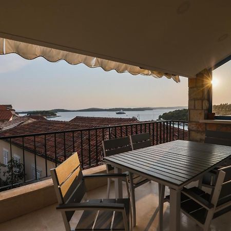 Villa Penthouse In Old Dalmatian House - Flybridge Hvar Town Exterior foto