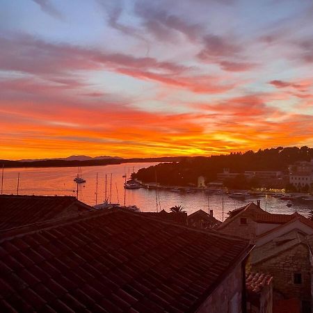 Villa Penthouse In Old Dalmatian House - Flybridge Hvar Town Exterior foto