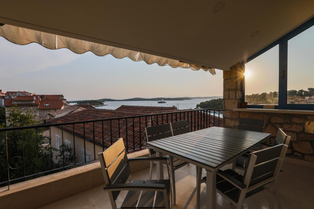 Villa Penthouse In Old Dalmatian House - Flybridge Hvar Town Exterior foto