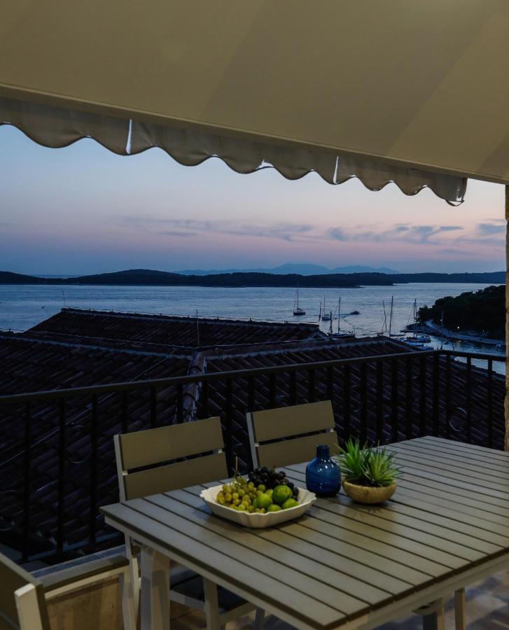 Villa Penthouse In Old Dalmatian House - Flybridge Hvar Town Exterior foto