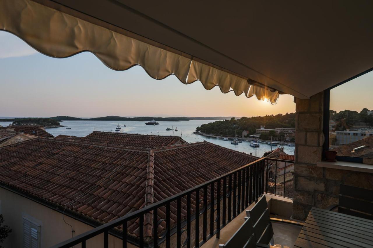 Villa Penthouse In Old Dalmatian House - Flybridge Hvar Town Exterior foto