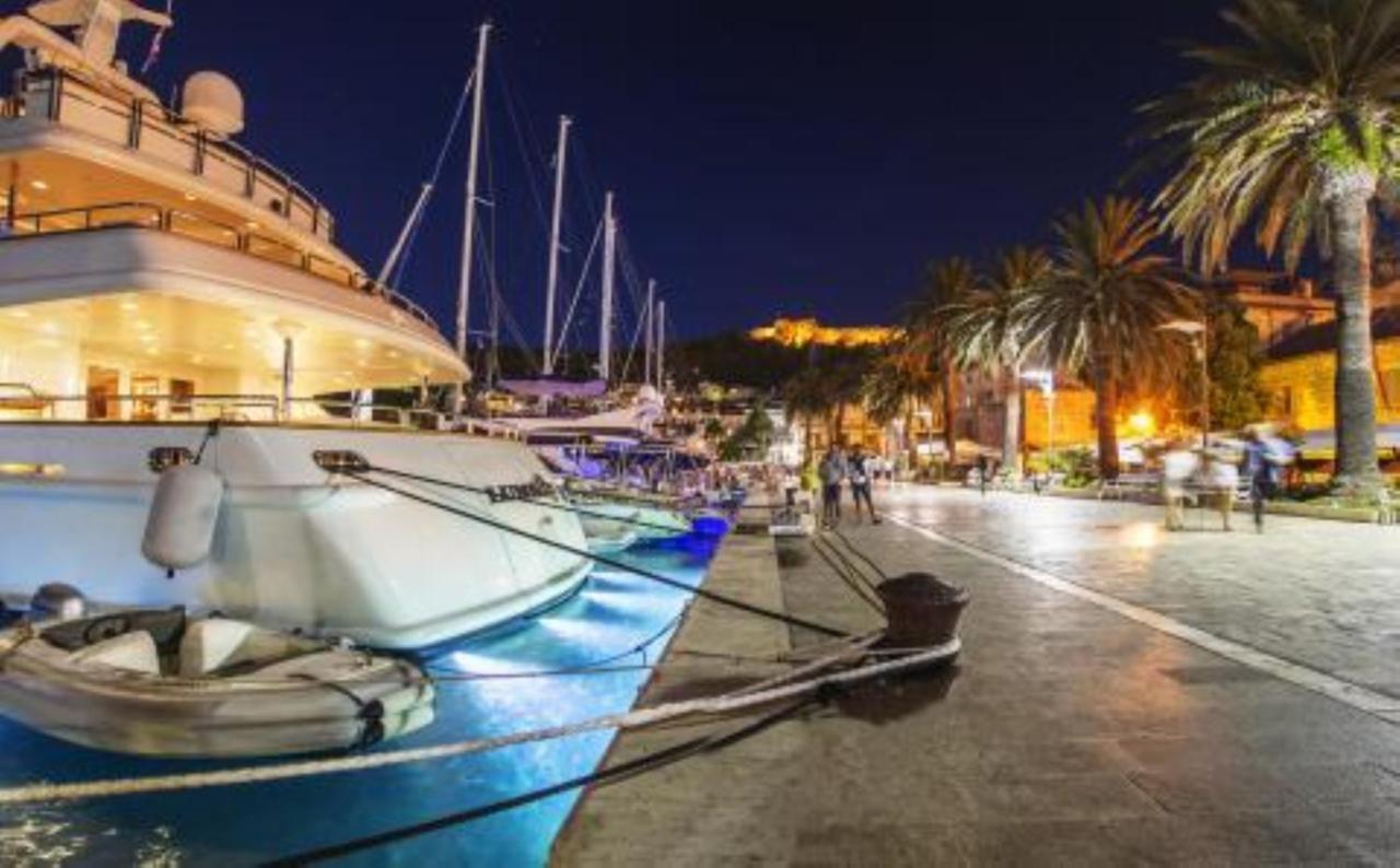Villa Penthouse In Old Dalmatian House - Flybridge Hvar Town Exterior foto