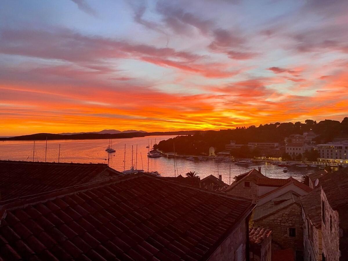 Villa Penthouse In Old Dalmatian House - Flybridge Hvar Town Exterior foto