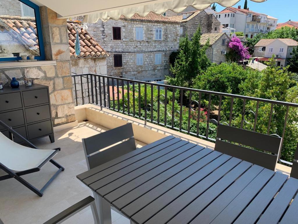 Villa Penthouse In Old Dalmatian House - Flybridge Hvar Town Exterior foto